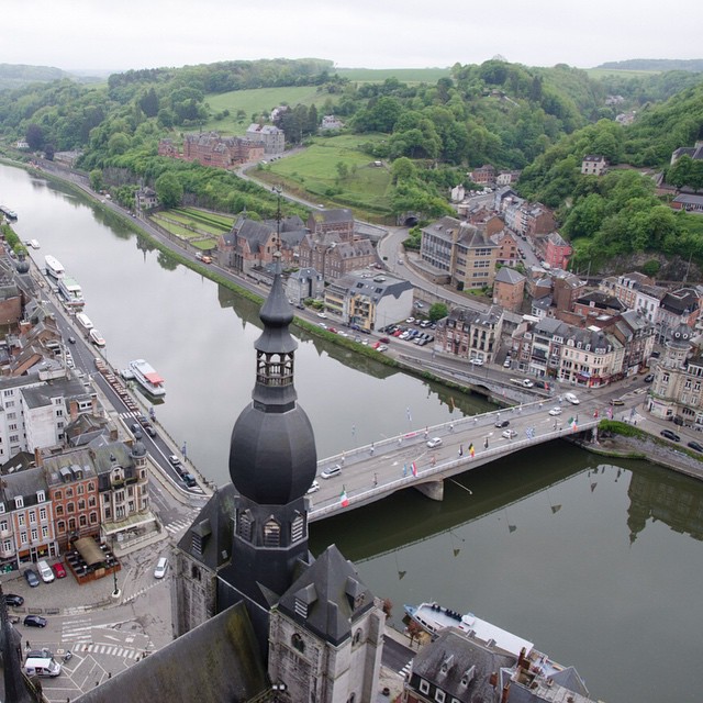 Uitzicht vanaf de citadel in #Dinant #Ardennen #instatravel #instaview #citadel #citadeldinant #Maas #view #WalloniëToerisme #wallonietourisme